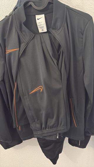 Chándal Nike niño gris y naranja T9/10