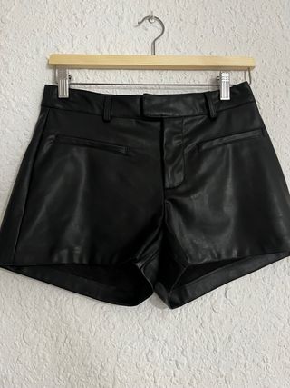 Shorts polipiel Stradivarius negros