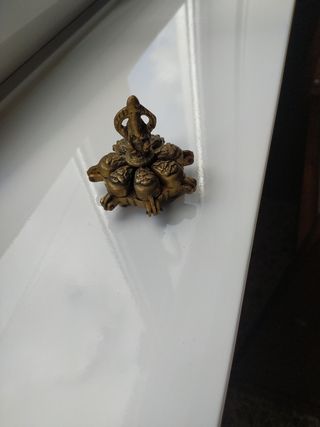 Contenedor de pigmentos dorado