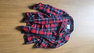 Camisa de cuadros azul y roja