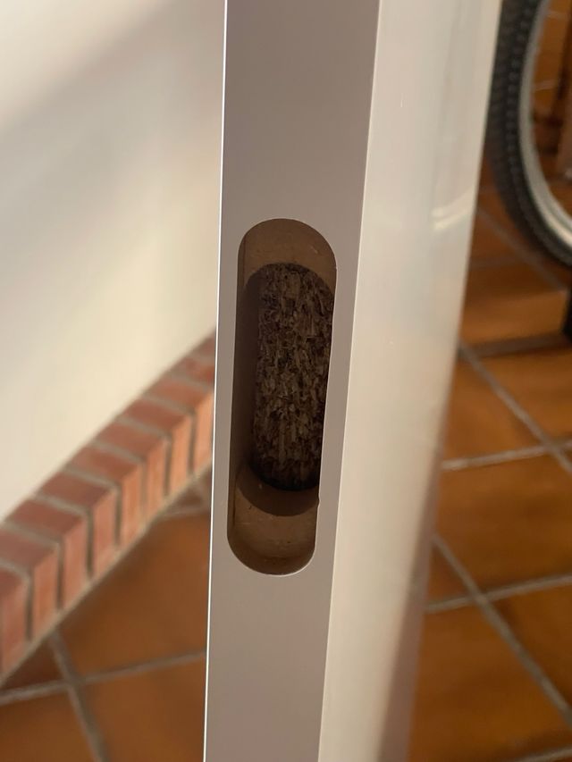 Puerta Blanca con Bisagras Ocultas.