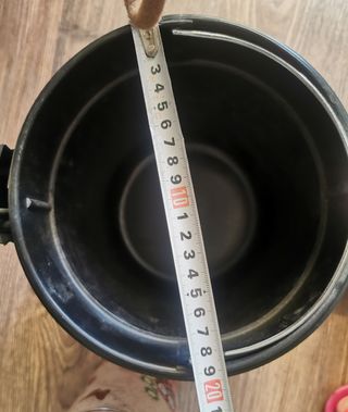 Pattumiera e bidoni decorati con gufi