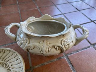 Zuppiera in ceramica con decorazioni floreali