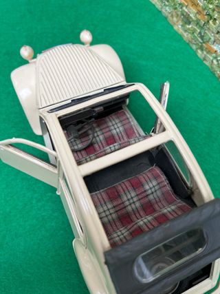 Citroën 2CV (1952) – Escala 1:18 – Maisto