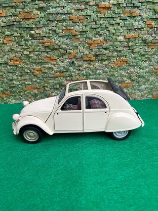 Citroën 2CV (1952) – Escala 1:18 – Maisto