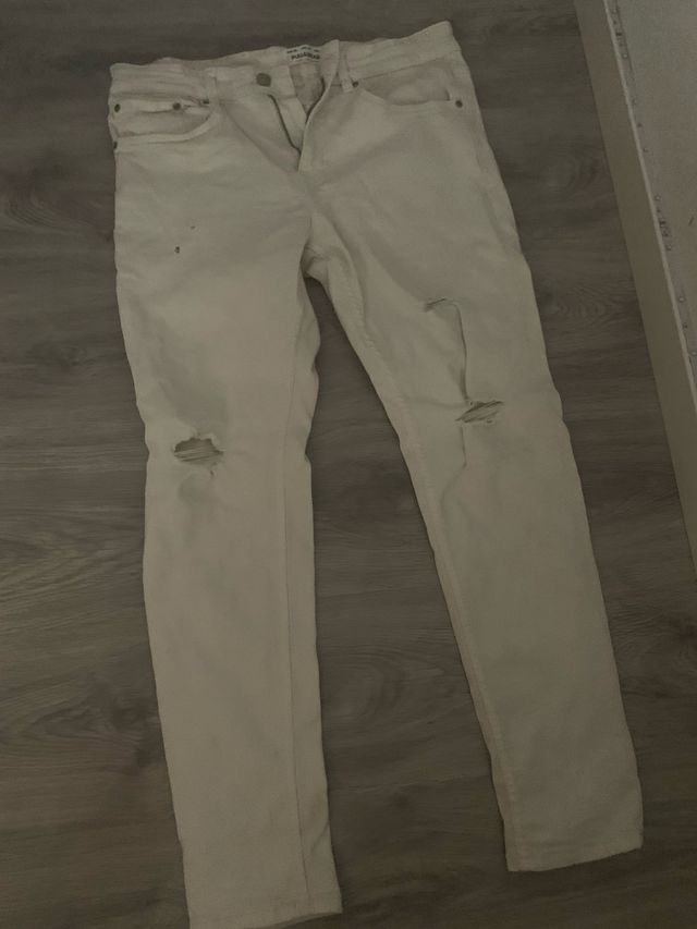 Pantalón vaquero blanco roto