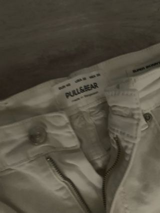 Pantalón vaquero blanco roto