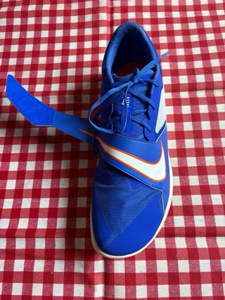 ZAPATILLAS CON CLAVOS. NIKE RIVAL JUMP.
