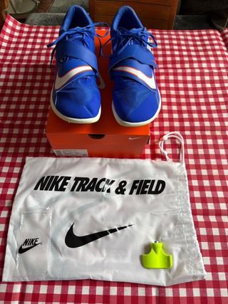 ZAPATILLAS CON CLAVOS. NIKE RIVAL JUMP.