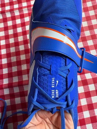 ZAPATILLAS CON CLAVOS. NIKE RIVAL JUMP.