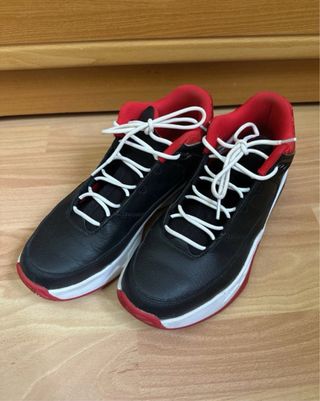 Jordan Aura Max 3 Zapatillas Negras y Rojas