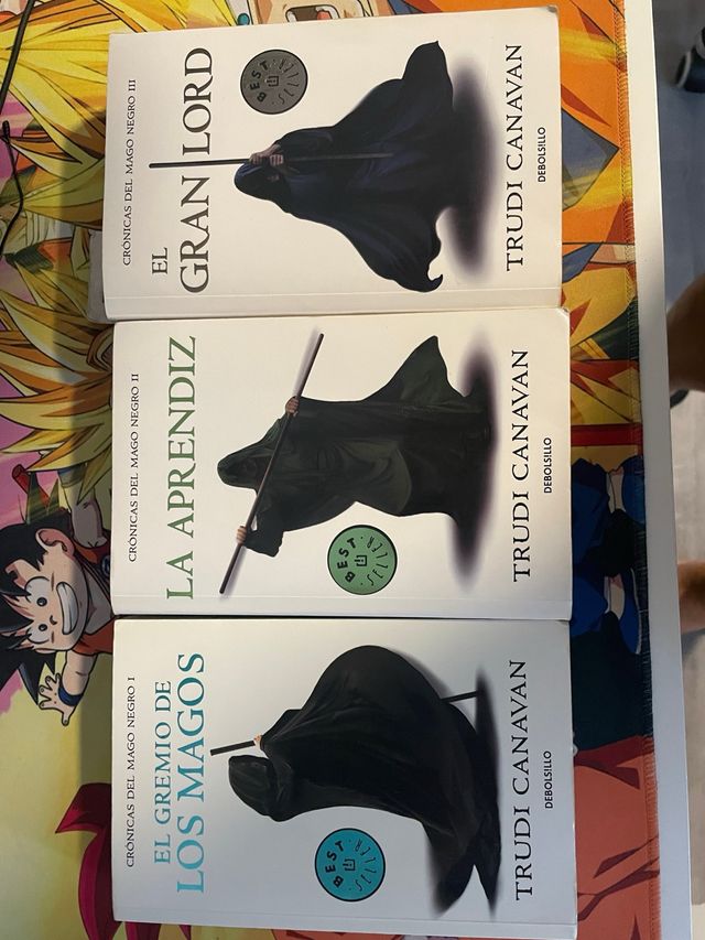 Trilogía Crónicas del mago negro.