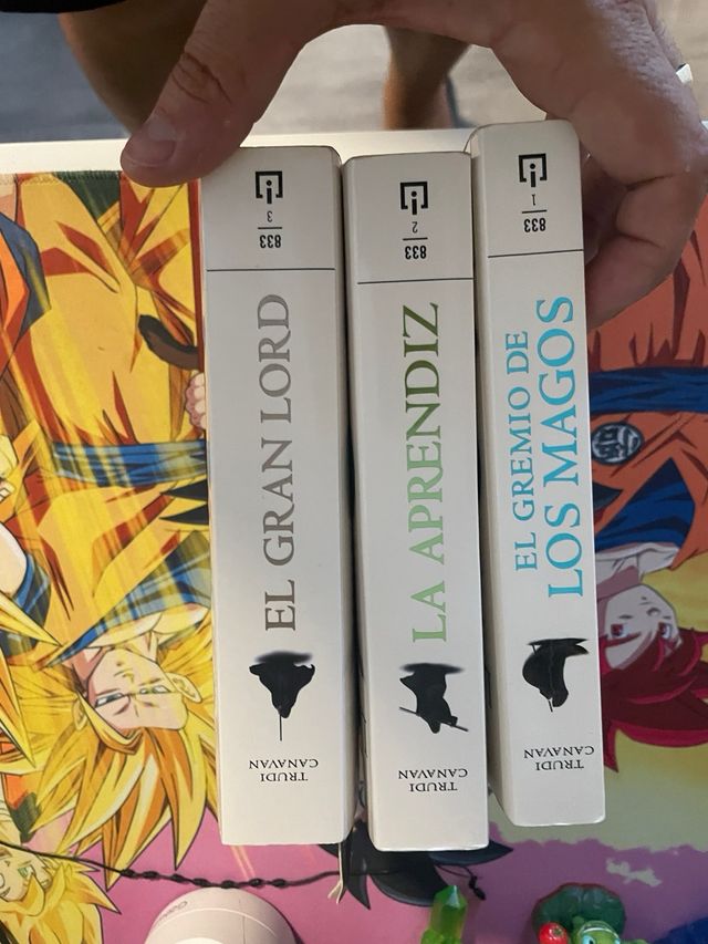 Trilogía Crónicas del mago negro.