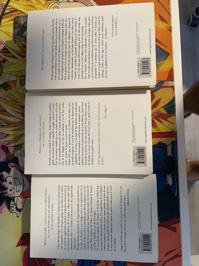 Trilogía Crónicas del mago negro.