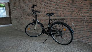 Bicicleta de paseo negra elops 300