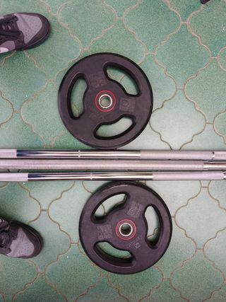Rack, banco, barras, tobilleras y discos 10 y 20kg