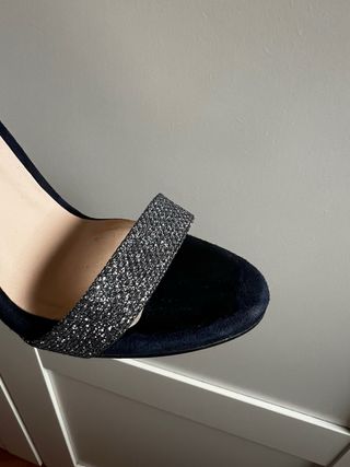 Sandalias UNISA Talla 36 Azul y Plateadas