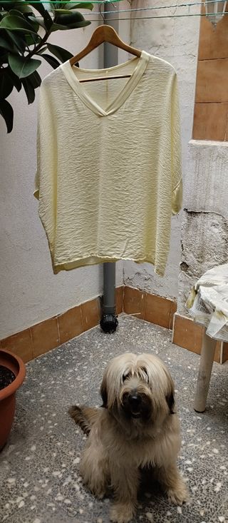Blusa cuello pico viscosa amarilla talla única