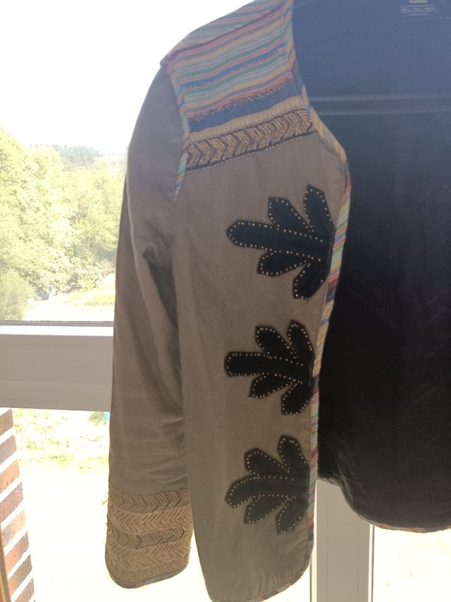 Chaqueta torera Bershka bordada verde