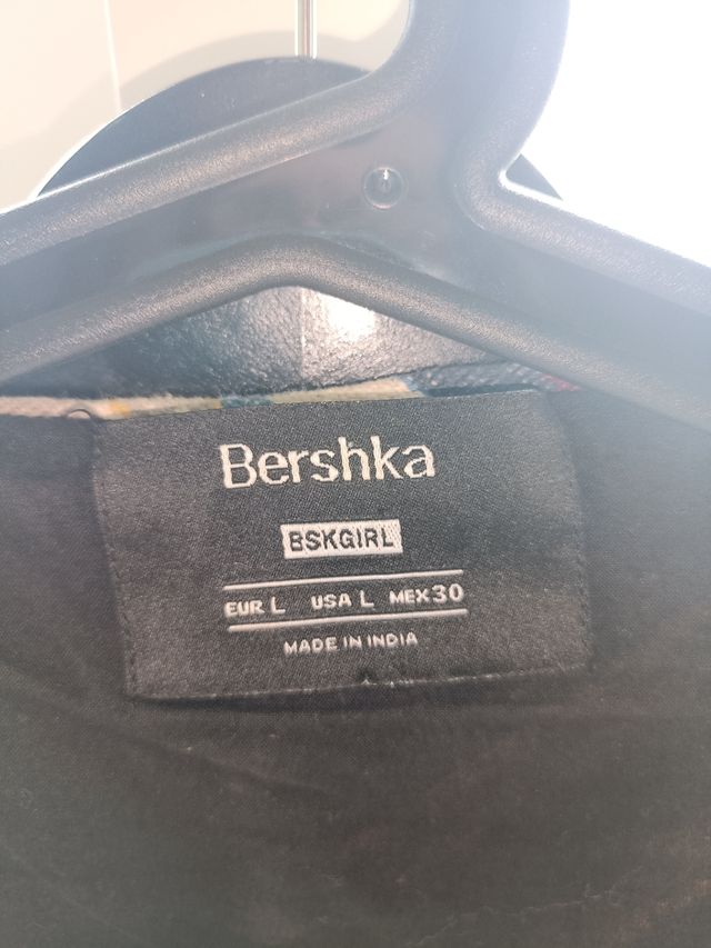 Chaqueta torera Bershka bordada verde