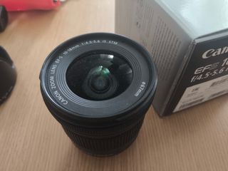 Cámara Canon EOS 700D con objetivo EF-S 18-135mm