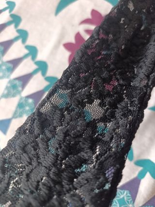Vestido negro de encaje manga larga