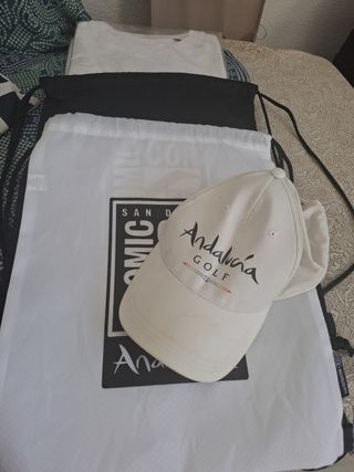Lote Merchandising: Gorra,2 Bolsas y 2 camisetas