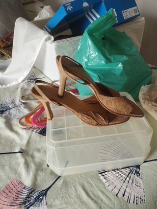 Sandalias Beige y Doradas