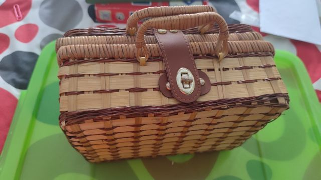 Cesta mimbre vintage de picnic