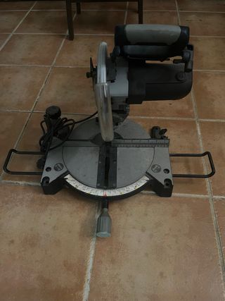 Sierra de ingletes con banco