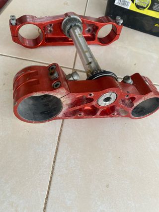 Tijas de suspensión