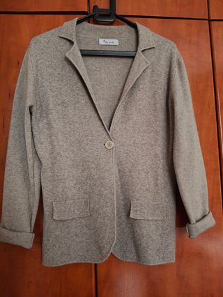 Confortable chaqueta de la marca Algo Bonito. Ta L