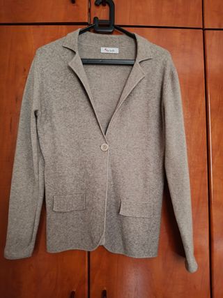 Confortable chaqueta de la marca Algo Bonito. Ta L