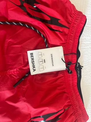 Bañador Bershka niño rojo talla S