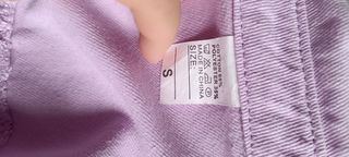 Chaqueta vaquera lila desgastada