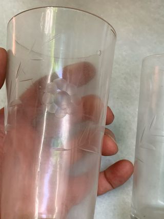 Vasos de cristal tallado con flores