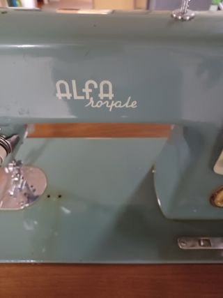 Máquina de coser Alfa Royale
