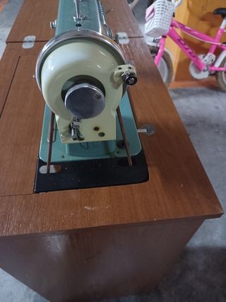 Máquina de coser Alfa Royale