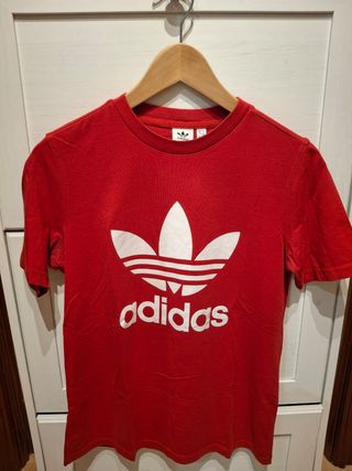 Camiseta de Adidas. Unidad.