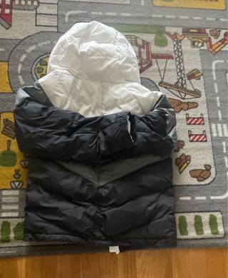 Cazadora Puffer Nike Just Do It Gris y Blanca