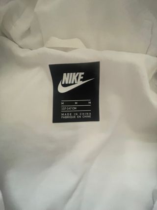 Cazadora Puffer Nike Just Do It Gris y Blanca