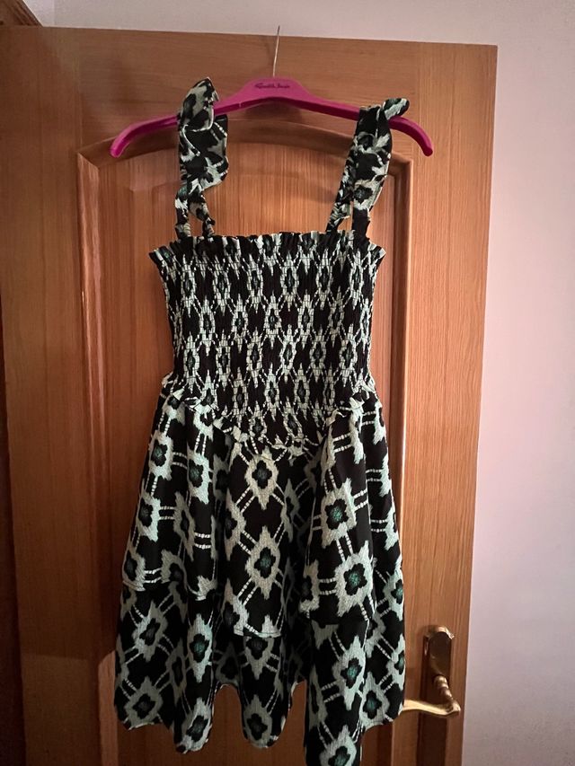 Vestido estampado nido de abeja y volantes