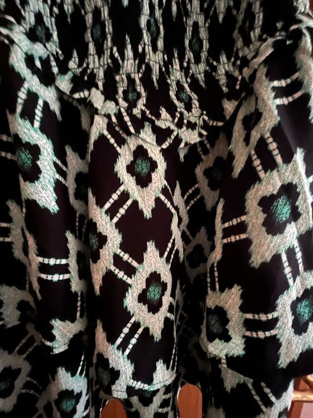 Vestido estampado nido de abeja y volantes