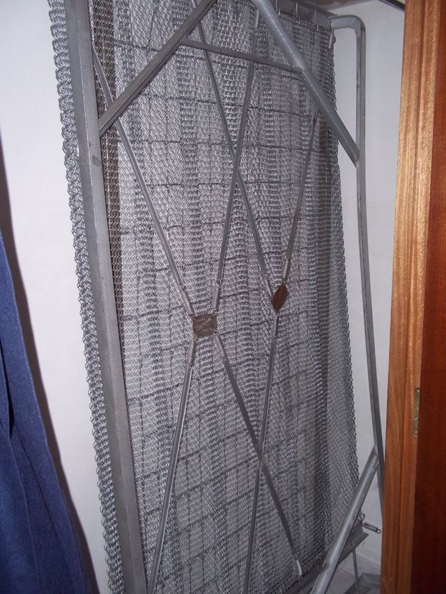 Cama niquelada  de metal