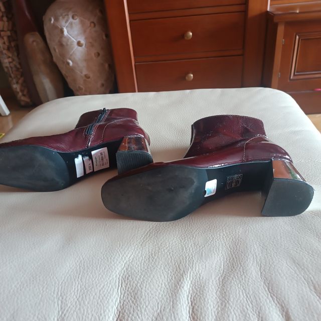 Botines rojos y plateados