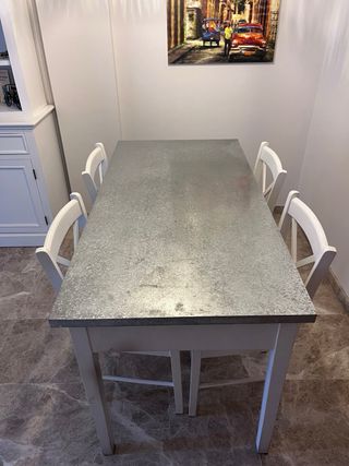 Mesa de comedor gris y blanca + 4 SILLAS