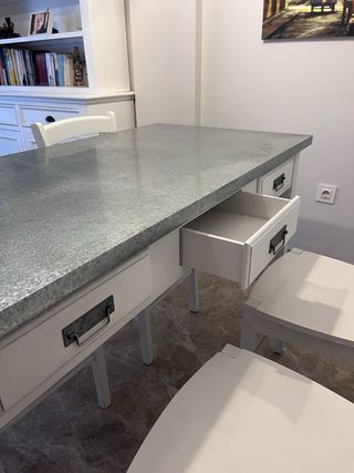Mesa de comedor gris y blanca + 4 SILLAS