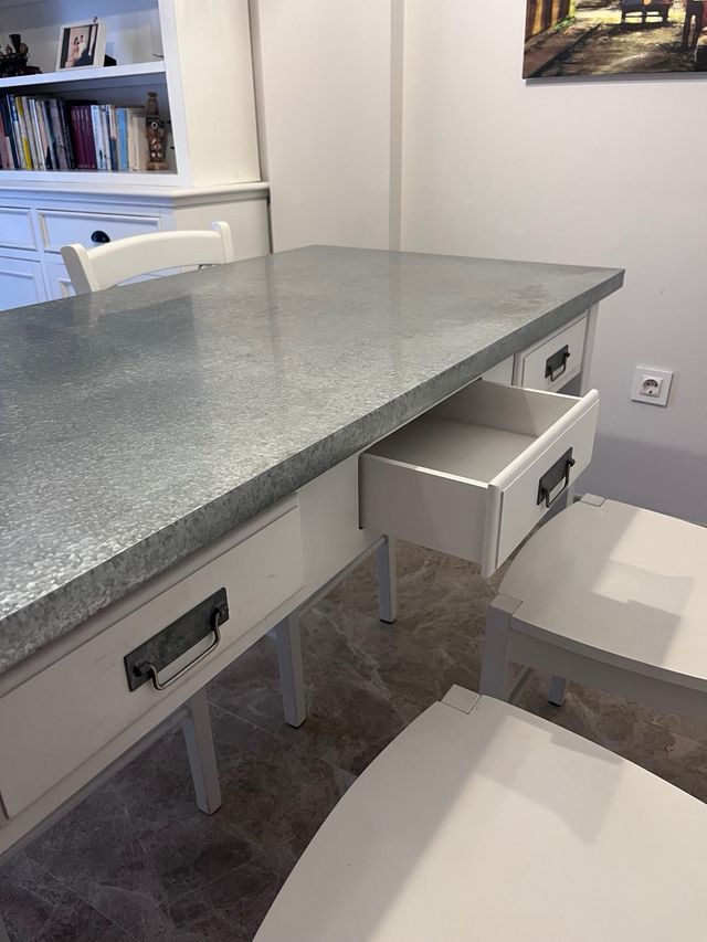 Mesa de comedor gris y blanca + 4 SILLAS