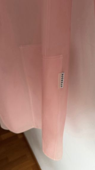 Gabardina Uterqüe rosa 