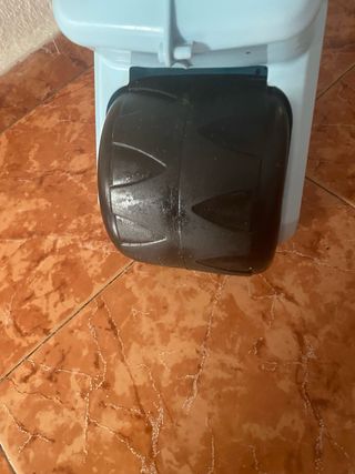 Moto correpasillos azul con número 1